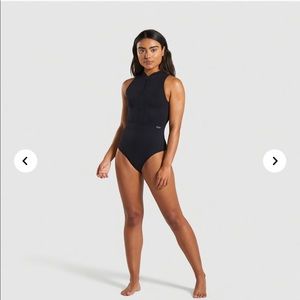 GYMSHARK WOMENS
HORIZON SPORT SWIMSUIT size M